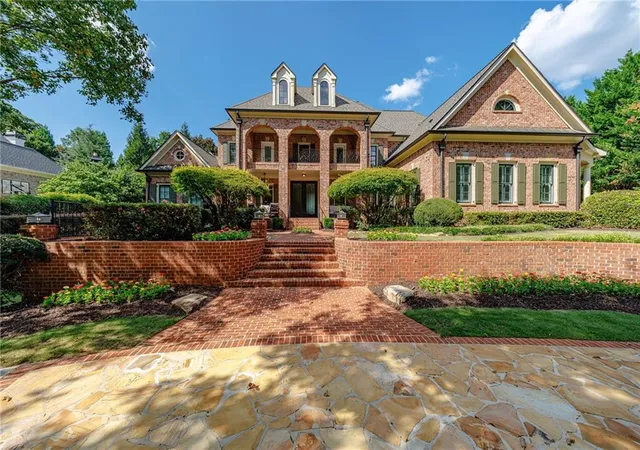 Photo 3 of Single family home for sale at 2950 Manor Brg Dr, Alpharetta, GA 30004 | MLS# 7832951 | Listing updated on 2026-09-16