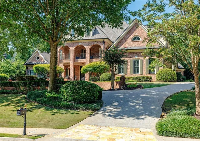 Photo 3 of Single family home for sale at 2950 Manor Brg Dr, Alpharetta, GA 30004 | MLS# 7832951 | Listing updated on 2026-09-16