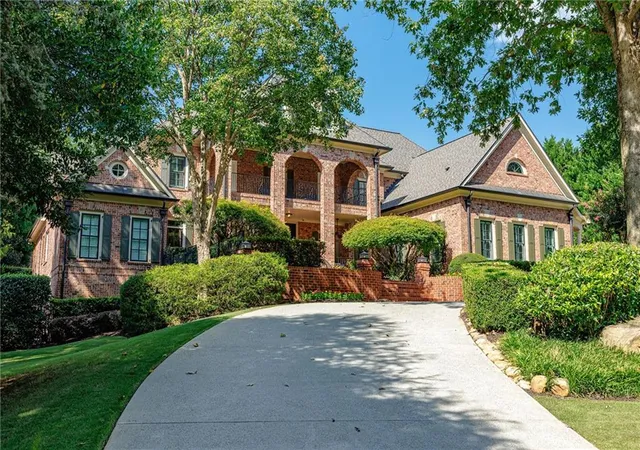 Photo 4 of Single family home for sale at 2950 Manor Brg Dr, Alpharetta, GA 30004 | MLS# 7832951 | Listing updated on 2026-09-16