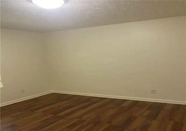 Listing Photo 4 - Condo for sale in building located at 8204 Par Four Wy, Lithonia, GA 30038