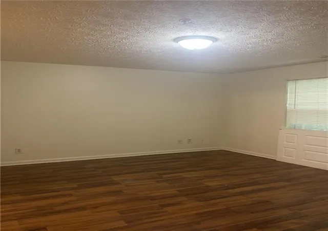 Listing Photo 5 - Condo for sale in building located at 8204 Par Four Wy, Lithonia, GA 30038