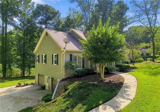 Photo 3 of Single family home for sale at 120 Mason Dr, Canton, GA 30115 | MLS# 7831977 | Listing updated on 2026-10-10