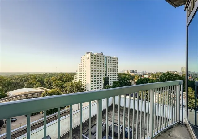 Photo 2 of Condo for sale at 3324 Peachtree Rd Ne #902, Atlanta, GA 30326 | MLS# 7834434 | Listing updated on 2026-09-11