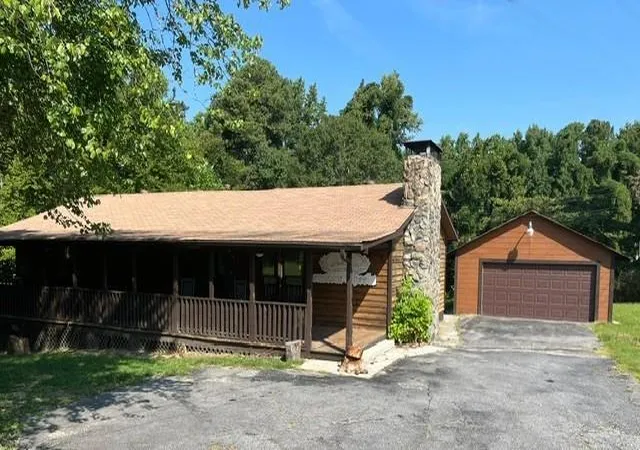 Photo 3 of Sale Pending at 3707 Thompson Ml Rd, Buford, GA 30519 | MLS# 7829457 | Listing updated on 2026-09-17