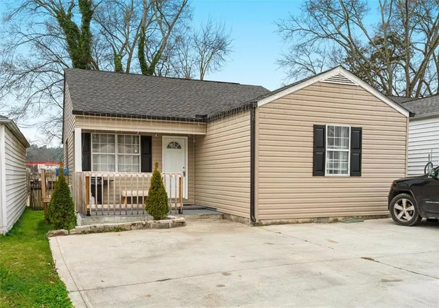 Photo 2 of Single family home for sale at 1411 Classic Chase Dr, Dalton, GA 30721 | MLS# 7830581 | Listing updated on 2026-09-02