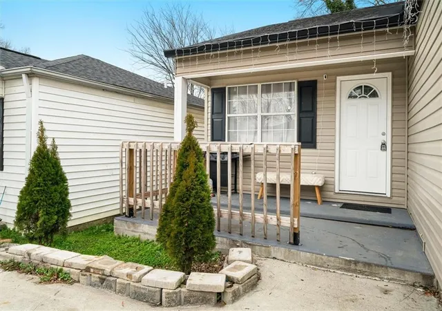Photo 3 of Single family home for sale at 1411 Classic Chase Dr, Dalton, GA 30721 | MLS# 7830581 | Listing updated on 2026-09-02