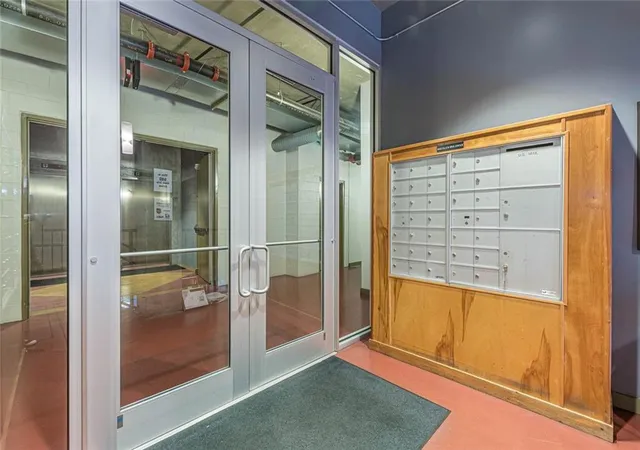 Listing Photo 2 - Condo for sale in building located at 640 Gln Iris Dr Ne, Atlanta, GA 30308 - Unit #312