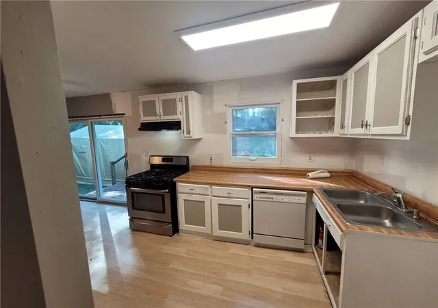 Photo 4 of Single family home for sale at 1400 Sycamore Dr NW, Kennesaw, GA 30152 | MLS# 7853944 | Listing updated on 2026-10-23