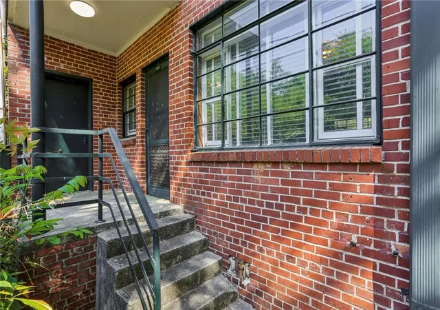 Listing Photo 2 - Condo for sale in building located at 1391 Normandy Dr NE, Atlanta, GA 30306 - Unit #1