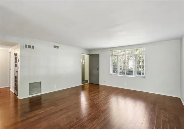Listing Photo 3 - Condo for sale in building located at 1391 Normandy Dr NE, Atlanta, GA 30306 - Unit #1