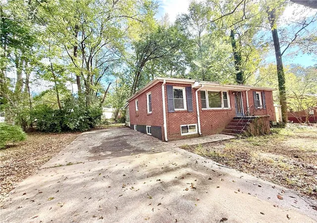 Photo 2 of Single family home for sale at 1948 Oak Valley Rd, Decatur, GA 30035 | MLS# 7848647 | Listing updated on 2026-10-29