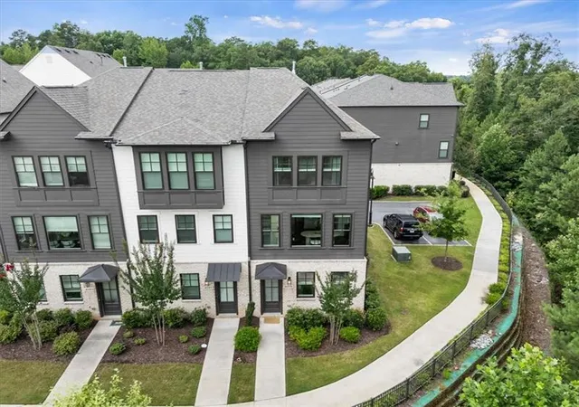 Photo 4 of Townhouse for sale at 6579 Beacon Dr #327, Sandy Springs, GA 30328 | MLS# 7831490 | Listing updated on 2026-10-30