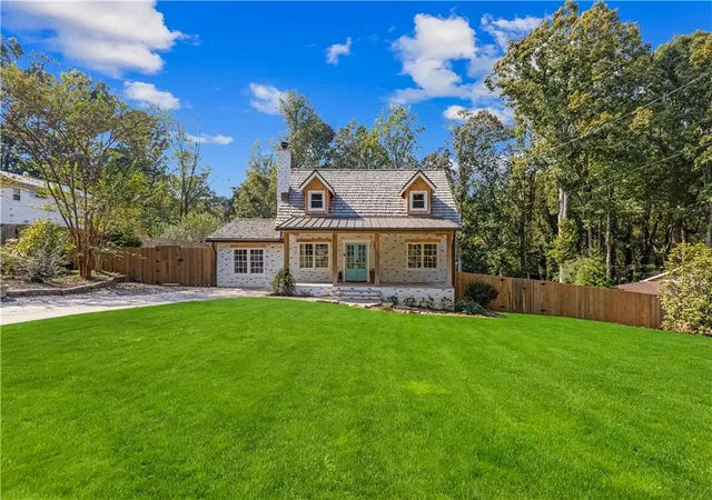Photo 2 of Single family home for sale at 5495 Arrowhead Dr, Acworth, GA 30102 | MLS# 7856022 | Listing updated on 2026-10-27