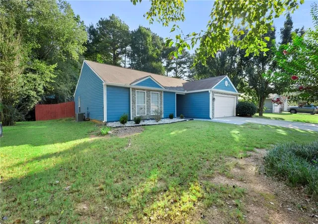 Photo 3 of Sale Pending at 10952 Morning Dove Dr, Hampton, GA 30228 | MLS# 7830432 | Listing updated on 2026-09-17
