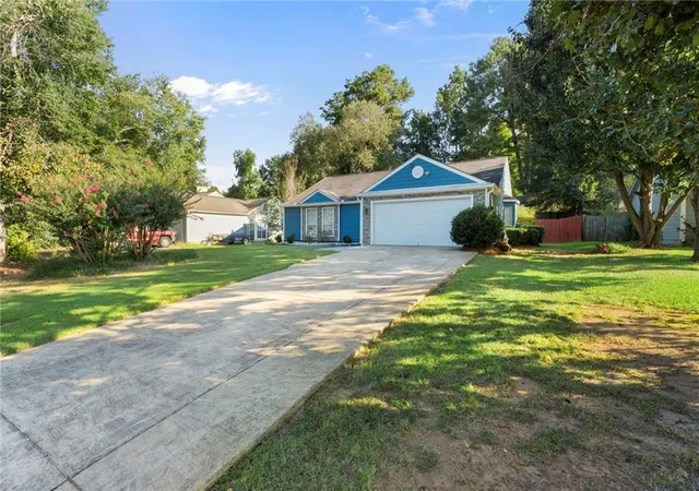 Photo 3 of Sale Pending at 10952 Morning Dove Dr, Hampton, GA 30228 | MLS# 7830432 | Listing updated on 2026-09-17