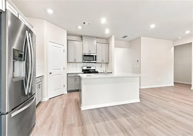 Photo 4 of Single family home for sale at 176 Meander Dr, Woodstock, GA 30188 | MLS# 7829562 | Listing updated on 2026-09-19