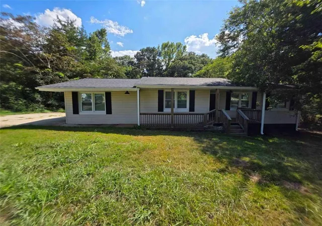 Photo 1 of Single family home for sale at 527 Walton Rd, Monroe, GA 30656 | MLS# 7834756 | Listing updated on 2026-09-11