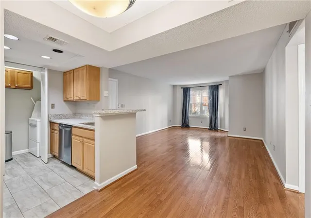 Listing Photo 1 - Condo for sale in building located at 2054 Chastain Park Ct NE, Atlanta, GA 30342