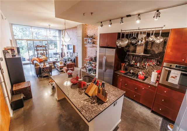 Photo 2 of Condo for sale at 130 Arizona Ave Ne #305, Atlanta, GA 30307 | MLS# 7838867 | Listing updated on 2026-09-26