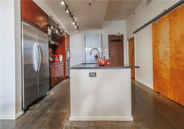 Listing Photo 4 - Condo for sale in building located at 130 Arizona Ave Ne, Atlanta, GA 30307 - Unit #305