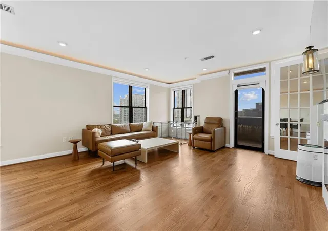 Photo 4 of Condo for sale at 3334 Peachtree Rd NE #1412, Atlanta, GA 30326 | MLS# 7829998 | Listing updated on 2026-09-05