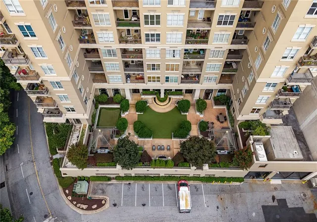 Listing Photo 2 - Condo for sale in building located at 3334 Peachtree Rd Ne, Atlanta, GA 30326 - Unit #1412