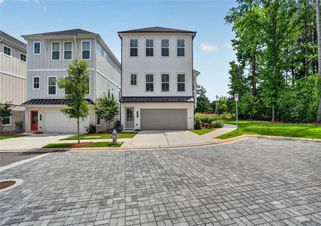 Photo 2 of Single family home for sale at 200 Pinecone Pl, Alpharetta, GA 30022 | MLS# 7835372 | Listing updated on 2026-09-15