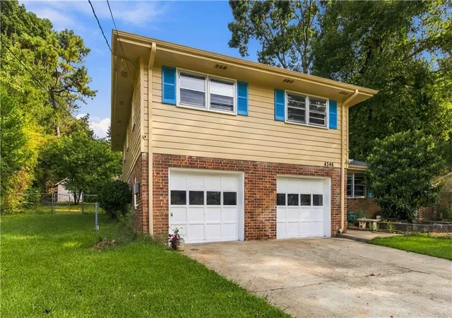 Photo 3 of Sale Pending at 4348 Executive Dr, Stone Mountain, GA 30083 | MLS# 7837005 | Listing updated on 2026-09-22