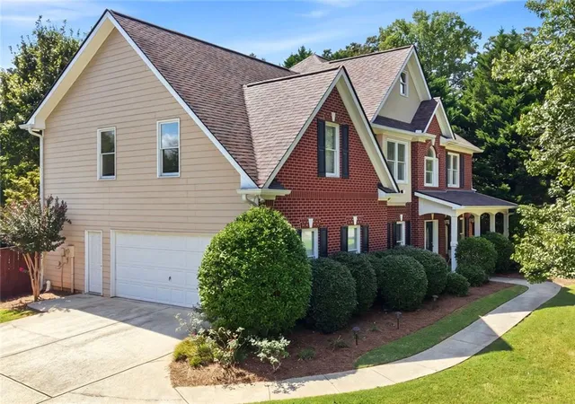 Photo 1 of Sale Pending at 2010 Carithers Dr, Marietta, GA 30064 | MLS# 7843929 | Listing updated on 2026-10-06