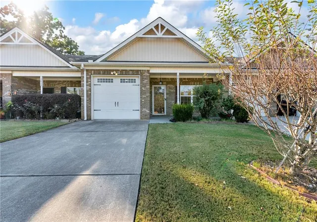 Photo 2 of Townhouse for sale at 6832 Tara Oaks Dr, Riverdale, GA 30274 | MLS# 7859294 | Listing updated on 2026-10-27