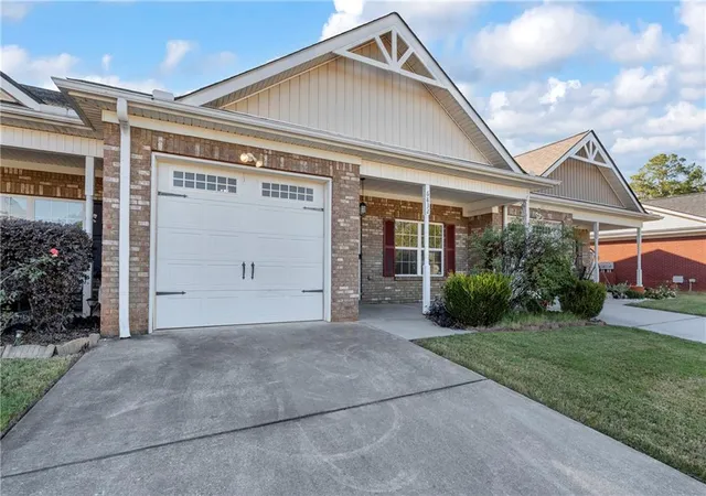 Photo 3 of Townhouse for sale at 6832 Tara Oaks Dr, Riverdale, GA 30274 | MLS# 7859294 | Listing updated on 2026-10-27