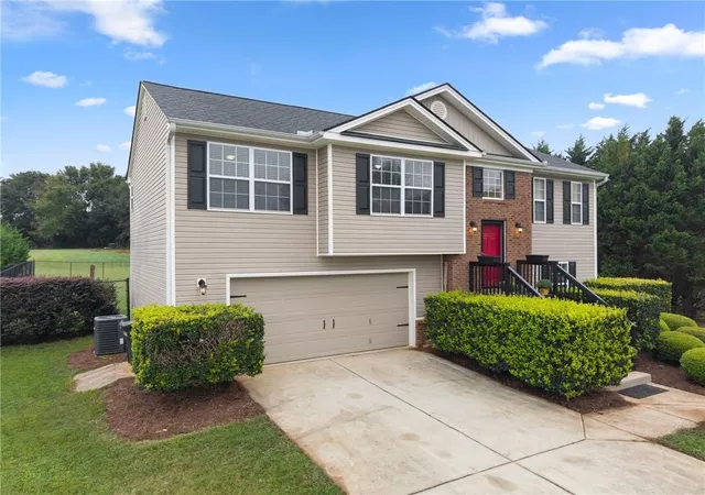 Photo 2 of Sale Pending at 1104 Hummingbird Way, Winder, GA 30680 | MLS# 7833602 | Listing updated on 2026-09-28