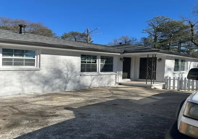 Photo 2 of Sale Pending at 118 N Woodland Dr, Atlanta, GA 30340 | MLS# 7834902 | Listing updated on 2026-09-22