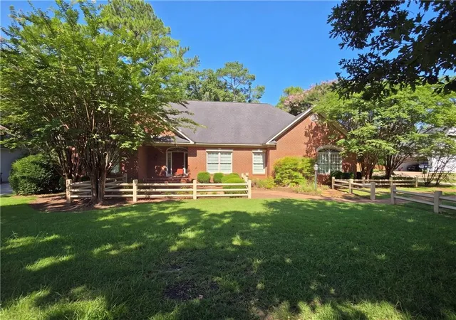 Single family home for sale at 2109 Cumberland Ln, Albany, GA 31721 | MLS# 7840481