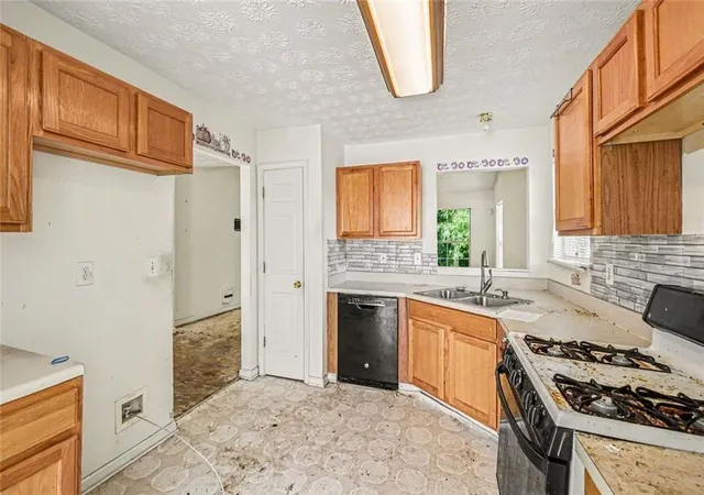 Photo 2 of Sale Pending at 7115 Hillcrest Chase Dr SW, Austell, GA 30168 | MLS# 7852756 | Listing updated on 2026-10-23