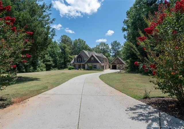 Photo 3 of Single family home for sale at 155 Chantilly Ln, Fayetteville, GA 30215 | MLS# 7816458 | Listing updated on 2026-10-05