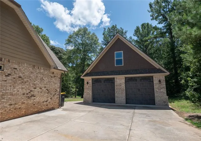Photo 3 of Sale Pending at 155 Chantilly Ln, Fayetteville, GA 30215 | MLS# 7816458 | Listing updated on 2026-10-20
