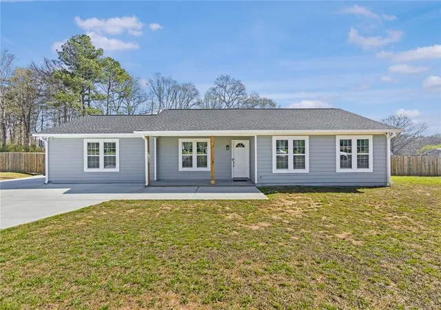 Photo 3 of Single family home for sale at 2001 Raymonds Dr, Loganville, GA 30052 | MLS# 7835554 | Listing updated on 2026-09-11