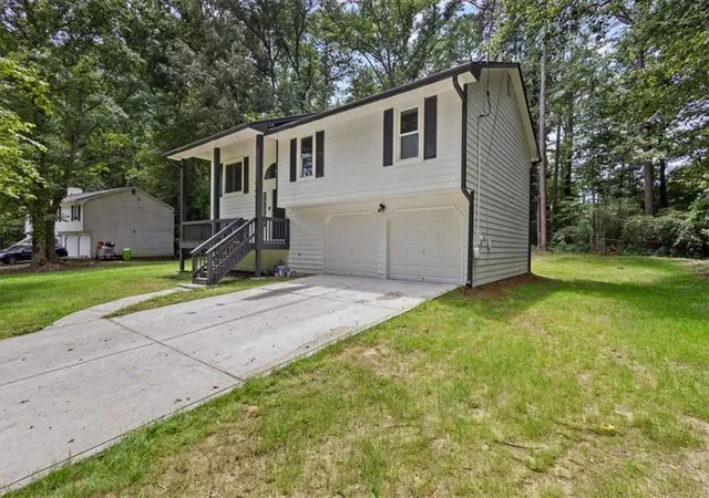 Photo 2 of Single family home for sale at 2152 Cedar Crk Ln, Lithia Springs, GA 30122 | MLS# 7830472 | Listing updated on 2026-09-02