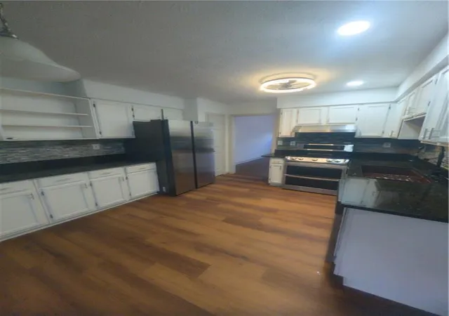 Photo 2 of Single family home for sale at 656 River Bnd Dr, Jonesboro, GA 30238 | MLS# 7835285 | Listing updated on 2026-09-11