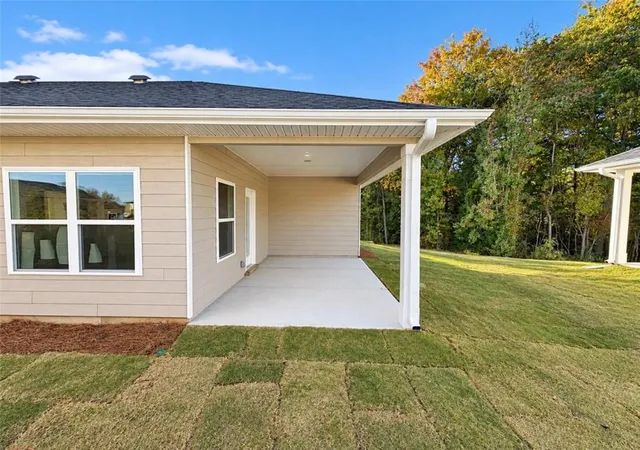 Photo 2 of Single family home for sale at 102 Laney Dr, Carrollton, GA 30117 | MLS# 7860074 | Listing updated on 2026-10-28