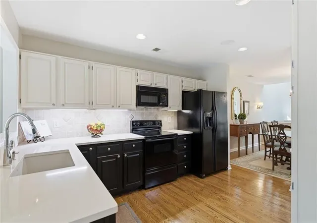 Photo 3 of Townhouse for sale at 4133 Fawn Ct, Marietta, GA 30068 | MLS# 7828995 | Listing updated on 2026-09-16
