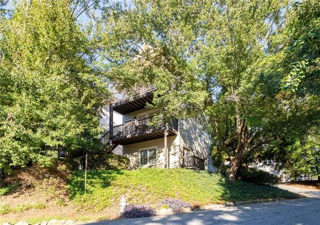 Photo 1 of Townhouse for sale at 1055 Davis Cir NW #R, Atlanta, GA 30318 | MLS# 7853583 | Listing updated on 2026-10-17