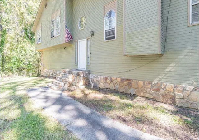 Photo 1 of Single family home for sale at 185 Windhaven Trl, Atlanta, GA 30331 | MLS# 7850068 | Listing updated on 2026-10-25