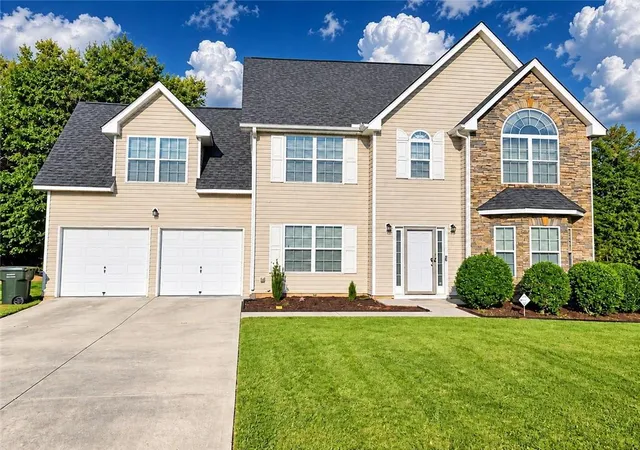 Photo 1 of Single family home for sale at 2975 Lake Port Dr, Snellville, GA 30039 | MLS# 7837921 | Listing updated on 2026-10-09
