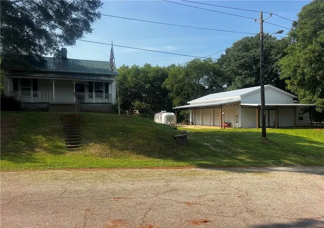 Single family home for sale at 142 Jh Aldridge Dr, Juliette, GA 31046 | MLS# 7843745