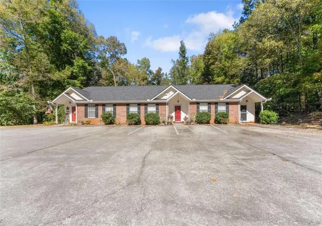 Photo 2 of Condo for sale at 4059 Hidden Holw Dr, Gainesville, GA 30506 | MLS# 7858696 | Listing updated on 2026-10-30