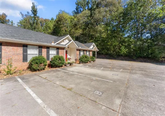 Photo 4 of Condo for sale at 4059 Hidden Holw Dr, Gainesville, GA 30506 | MLS# 7858696 | Listing updated on 2026-10-30
