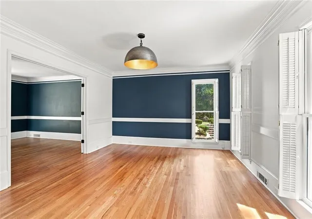 Photo 4 of Single family home for sale at 7680 Dunvegan Close, Sandy Springs, GA 30350 | MLS# 7823346 | Listing updated on 2026-10-27