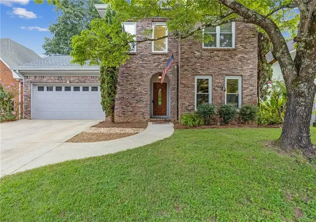 Photo 3 of Sale Pending at 2116 Heritage Hts, Decatur, GA 30033 | MLS# 7808918 | Listing updated on 2026-09-30